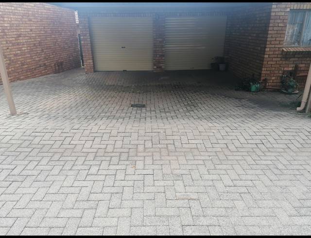 3 BEDROOM TOWNHOUSE SOLD IN ROOIHUISKRAAL NORTH